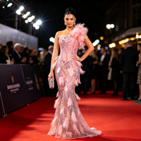 Robe de bal asymétrique longue à une épaule ornée de plumes et de perles, avec sequins, pour femme, idéale pour les anniversaires et les soirées en boîte de nuit