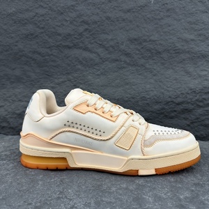 รองเท้าเทรนนิ่งสำหรับผู้ชายผู้หญิง, รองเท้าเทรนเนอร์หนังแท้ดีไซน์เนอร์สำหรับฝึกเดิน - Product Image 4