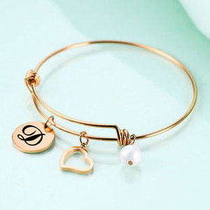 Bracelet Alphabet Gravé au Laser Or Rose Cœur Perle Charme Bijou Unisexe Cadeau - Product Image 1