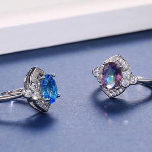 Anello da Donna F247 in Argento 925 con Topazio Taglio Ovale, Montatura Pavé, Gioiello Raffinato per Fidanzamento - Product Image 2