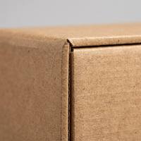 Sacs en carton écologiques, réutilisables, recyclables et durables, avec logo personnalisé, et boîtes d'expédition plates pliables pour le transport.