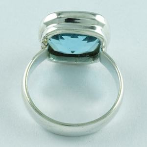 Mayorista de anillo de fiesta de boda de plata esterlina 925 hecho a mano con bisel de Topacio Azul cuadrado clásico más exigente India - Product Image 4