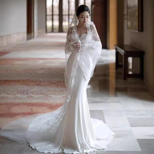 Drop Shipping 2025 Nouveau modèle Satin de sirène Robe de mariée de voyage à la française pour femmes Élégant Rétro Robe de mariée principale sans bretelles Voiles de mariée - Product Image 1