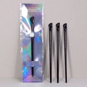 Brosse de mélange de contour de nez de cheveux végétaliens demi-ventilateur brosse oblique en forme de faucille pour l'ombrage d'aile de nez - Product Image 1