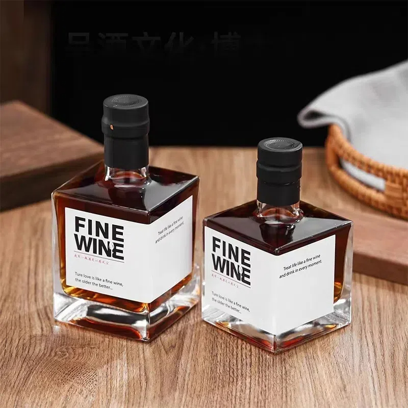 500ml 750ml Clear Empty Glass Liquor Bottle Square Spirit Vodka Glass Bottles With Cap