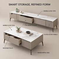 Ensemble meuble TV et table basse WYRAX Train Lounge avec dessus aspect marbre, tiroirs dissimulés, panneaux décoratifs cannelés et pieds fins