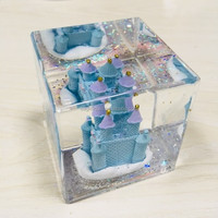 Poids-papier carré personnalisé en acrylique flottant, globe à neige liquide, mouvement de l'eau, ornement de bureau, jouets promotionnels, décorations, cadeaux