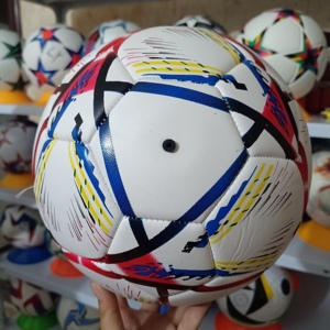 Ballon de football H Sports multicolore de haute qualité avec logo personnalisé, nouvelle mode, taille 5, fabriqué en PU, fabriqué à Guangzhou pour les matchs - Product Image 2