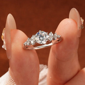 Anillo de Compromiso de Moissanita con Corte Redondo de 1 Quilate, Calidad VVS D GRA, para Mujer, Lujoso, Chapado en Oro de 14K, Joyería Antideslustre - Product Image 2