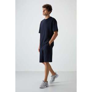 Ensemble de shorts en coton bleu marine pour homme Air Jones, coupe ample, texture épaisse et douce - Tenue d'été confortable en deux pièces - Product Image 3