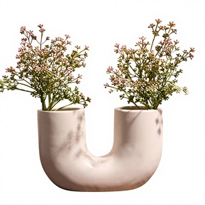 Jarrón de Mesa en Forma de U de Aluminio Minimalista, Metal Negro, Hecho a Mano, Pieza Decorativa Contemporánea para Hogar, Villa u Hotel - Product Image 3