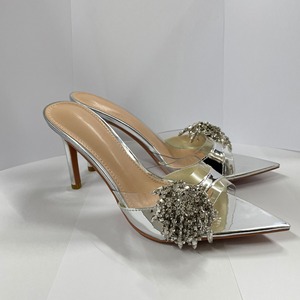 Mules à talons aiguilles en PVC argenté métallisé pour femmes, à bout pointu, avec grappe de strass, pour fêtes, mariages et soirées - Product Image 4