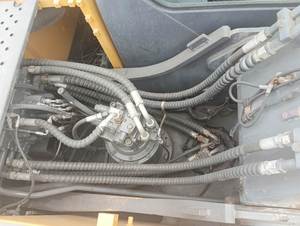 Excavadora de cadenas Volvo EC210 de 21 toneladas de segunda mano, con motor, caja de cambios, cojinetes y bomba originales usados, capacidad de cucharón de 1m, certificación CE - Product Image 5