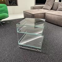 Vitrine moderne en verre
