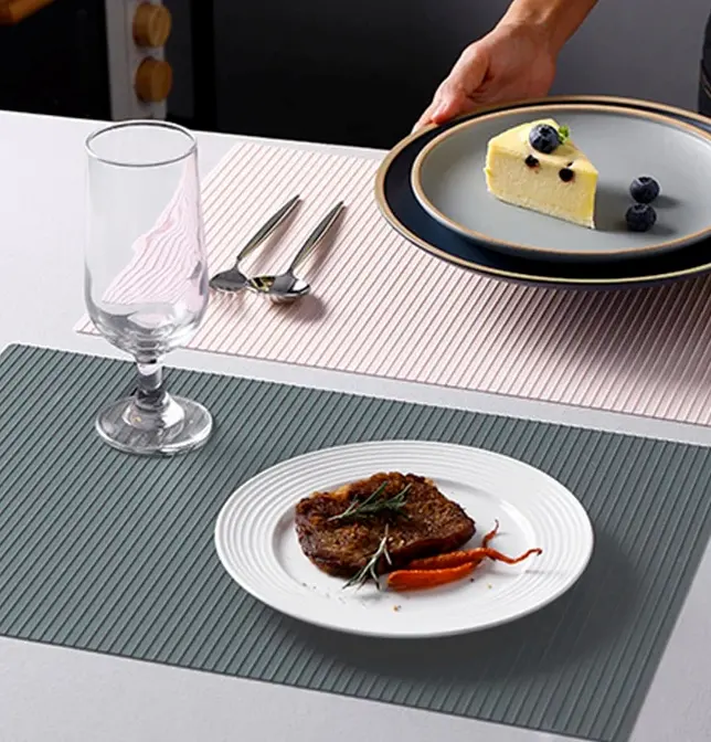 뜨거운 판매 직사각형 미끄럼 방지 절연 배치 방수 식품 등급 선형 실리콘 테이블 매트 레스토랑 장식