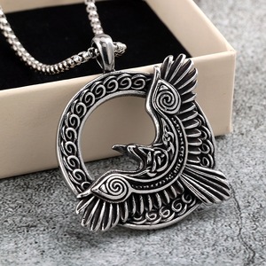 Yunnique – pendentif corbeau Viking en acier inoxydable, design à nœud celtique, pour hommes et femmes, collier, bijoux cadeau - Product Image 2