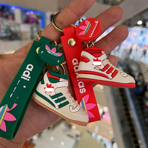 Mejor Precio Llavero de PVC con Diseño de Trébol, Colgante para Llaves de Coche y Accesorios para Colgar en Bolsos, Venta al por Mayor - Product Image 1