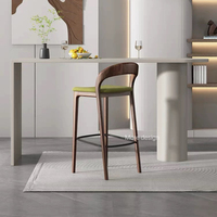 Plus design luxe vente en gros échantillon gratuit chaise pivotante café maison cuisine salle à manger bois tabouret de bar chaise de restaurant