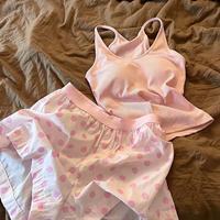 Pyjama d'été en soie glacée avec coussinet de poitrine, style doux et épicé à pois ondulés