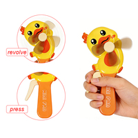 Jouets en plastique en gros de Chine, animaux de dessin animé, mini-ventilateur canard, jouet bonbon à prix abordable pour enfants
