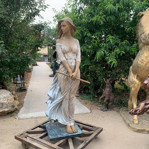 Bela Escultura Feminina de <span class=keywords><strong>Bronze</strong></span> Segurando uma Flauta, Estátua de Corpo Humano em Metal com Gaze Branca Leve em Perspectiva, Técnica de Fundição - Product Image 4