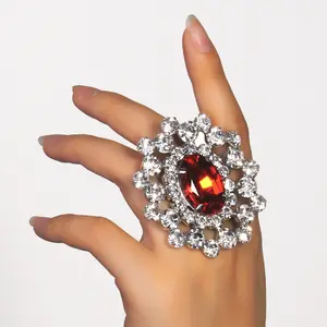 StoneFans แฟชั่นโอ้อวดสีแดงเรขาคณิต Rhinestone แหวนเครื่องประดับผู้หญิงขนาดใหญ่งานแต่งงานแหวนคริสตัลขายส่ง