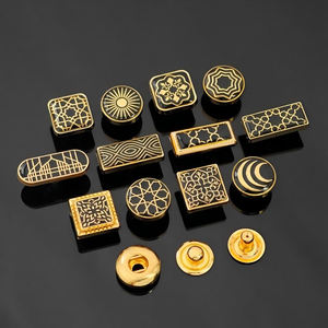 โรงงานผลิตกระดุม APEX รับผลิตแบบ OEM ODM กระดุมโลหะผสมสังกะสีทรงกลม ทรงเหลี่ยม แบบกด สำหรับเสื้อผ้า พร้อมบริ<span class=keywords><strong>การ</strong></span>สกรีนโลโก้ ลวดลาย และแบรนด์ตามสั่ง - Product Image 2