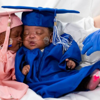Ensemble de toge et de chapeau de remise de diplôme brillant pour bébé en soins intensifs néonataux avec pompon