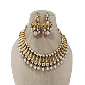 Conjunto de Collar y Pendientes Chapados en Oro Radiante con Cristales de Estrás y Perlas, Diseño Clásico con Borlas para Mujer, Joyería de Boda - Product Image 2
