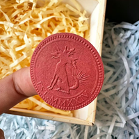 Étiquettes en papier gaufré personnalisées de luxe pour flacons de parfum et boîtes cadeaux, autocollants de logo résistants à la chaleur OEM