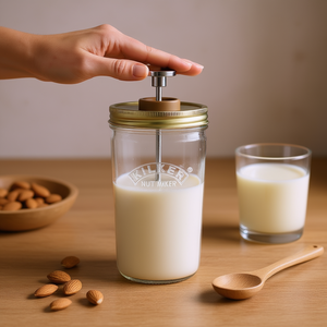 Pot à lait végétal Kilner avec filtre, piston et couvercle pour la préparation maison de lait d'amande - Product Image 3