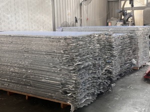 Porte en nid d'abeille en aluminium de style industriel avec revêtement antibactérien Désinfection facile pour la décoration Finition miroir de qualité hospitalière - Product Image 6