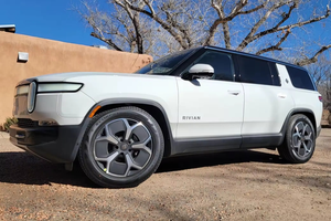Occasion 2024 Rivian R1S Adventure Edition Performance Double Moteur AWD Grande Batterie Non Modifiée Conduite à Gauche Cuir - Product Image 6