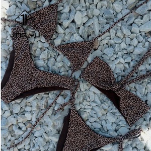Traje de Baño con Estampado de Leopardo Vintage de Diseño de Fabricante, Bikini de Nailon Reciclado Personalizado - Product Image 1