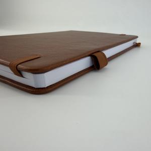 Libreta de Regalo A5 Personalizada de Cuero PU con Logotipos Personalizados, Cubierta con Temática Personalizada, Cinta de Dos Colores, Encuadernación Cosida de Tapa Dura - Product Image 3