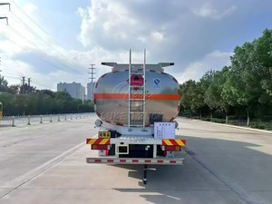 Fabricante Chino de Camiones Cisterna Especializados de 25m³-35m³ para el Transporte de Combustible - Product Image 5