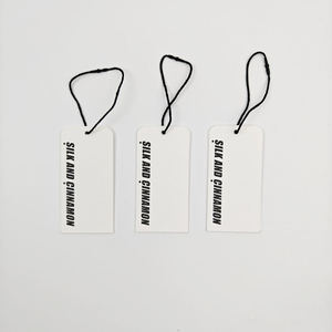 Étiquettes suspendues en papier mat écologique de qualité supérieure, étiquettes de vêtements, logo de marque personnalisé pour vêtements, sacs, chaussures - Finition gaufrée, sérigraphie - Product Image 4