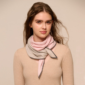 Bufanda de invierno para mujer con tacto de cachemira, chal de punto trapezoidal de tres colores con bloques de color y ángulo oblicuo, venta al por mayor - Product Image 2
