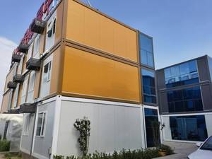 Edificio Modulare di Lusso Personalizzato a Tre Piani da 40 Piedi per Progetti Turistici, Resistente al Vento e Termoisolante - Product Image 1