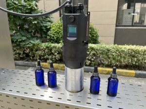 Machine d'étiquetage automatique de manchons rétractables pour bouteilles, en acier inoxydable SUS304, certifiée CE, avec écran tactile PLC, pour boissons et aliments - Product Image 6