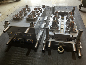 Molde de Inyección de Aire para Preformas de Botellas PET, Acero S136, 72 Cavidades, Sistema de Canales Calientes - Product Image 5