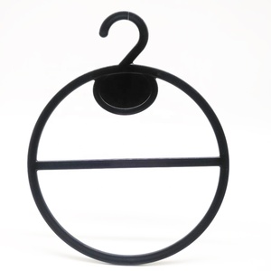 Bán Buôn Nhựa Non-Slip Vòng Khăn Lưu Trữ Chủ Hiển Thị Quần Áo Tổ Chức Khăn Tie Vành Đai Giá Móc Áo Hijab Khăn Móc Áo - Product Image 3