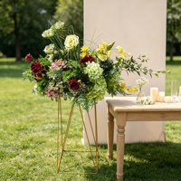 Boules de fleurs artificielles en mousse pour arrangements floraux : roses rouges et hortensias pour centres de table de mariage