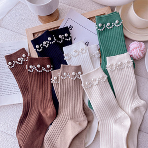 Chaussettes en coton côtelé blanc pour femmes, style coréen, avec logo personnalisé, certifiées OEKO Tex100, vente en gros OEM, chaussettes cadeau avec nœud perlé - Product Image 1