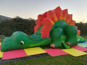 Tobogán de dinosaurio Dudley púrpura y amarillo de 12 pies X 22 pies para patio trasero, tobogán inflable <span class=keywords><strong>Dino</strong></span> para niños - Product Image 4