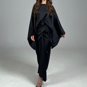 Nuevo Conjunto de 2 Piezas para Mujer: Top Largo Irregular con Mangas de Murciélago de Satén y Falda de Una Pieza a la Moda - Product Image 4