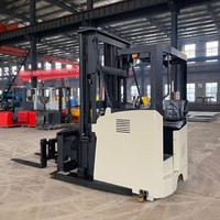 Chariot élévateur transpalette électrique MiMA 3 directions 4 roues motrices avec déplaceur latéral, batterie plomb-acide, capacité 0,8-1,6 tonnes, chariot élévateur VNA à conducteur debout pour allées étroites