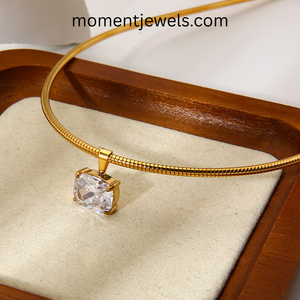Collier en acier inoxydable plaqué or 18 carats avec pendentif carré en zircon, bijoux minimalistes élégants, cadeau pour femmes - Product Image 1