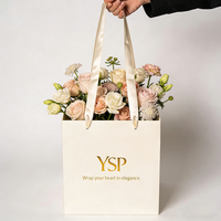 Sac de transport pour fleurs en carton épais imprimé sur mesure, emballage cadeau de luxe avec longue poignée en ruban pour fleuristes et événements