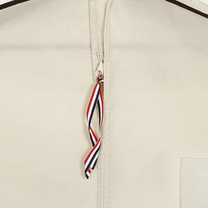 Custom di fabbrica di alta qualità riutilizzabile TNT copertura di indumento Non tessuto con cerniera in PVC finestra per la custodia antipolvere - Product Image 2